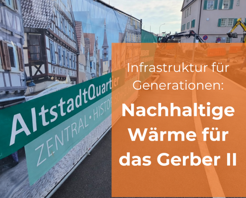Baustelle der Stadtwerke Winnenden im Altstadtquartier Gerber II mit Infobanner und Baggern für die Erschließung der Abwasserwärme-Infrastruktur unter dem Asphalt